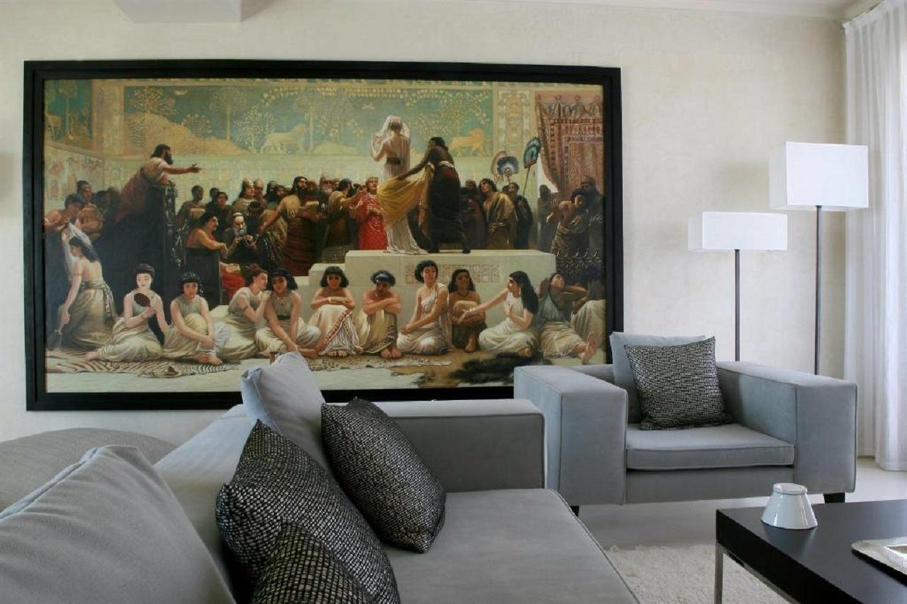 Les Jardins De La Koutoubia Hotel Marrakesh Exterior photo A living room with a painting